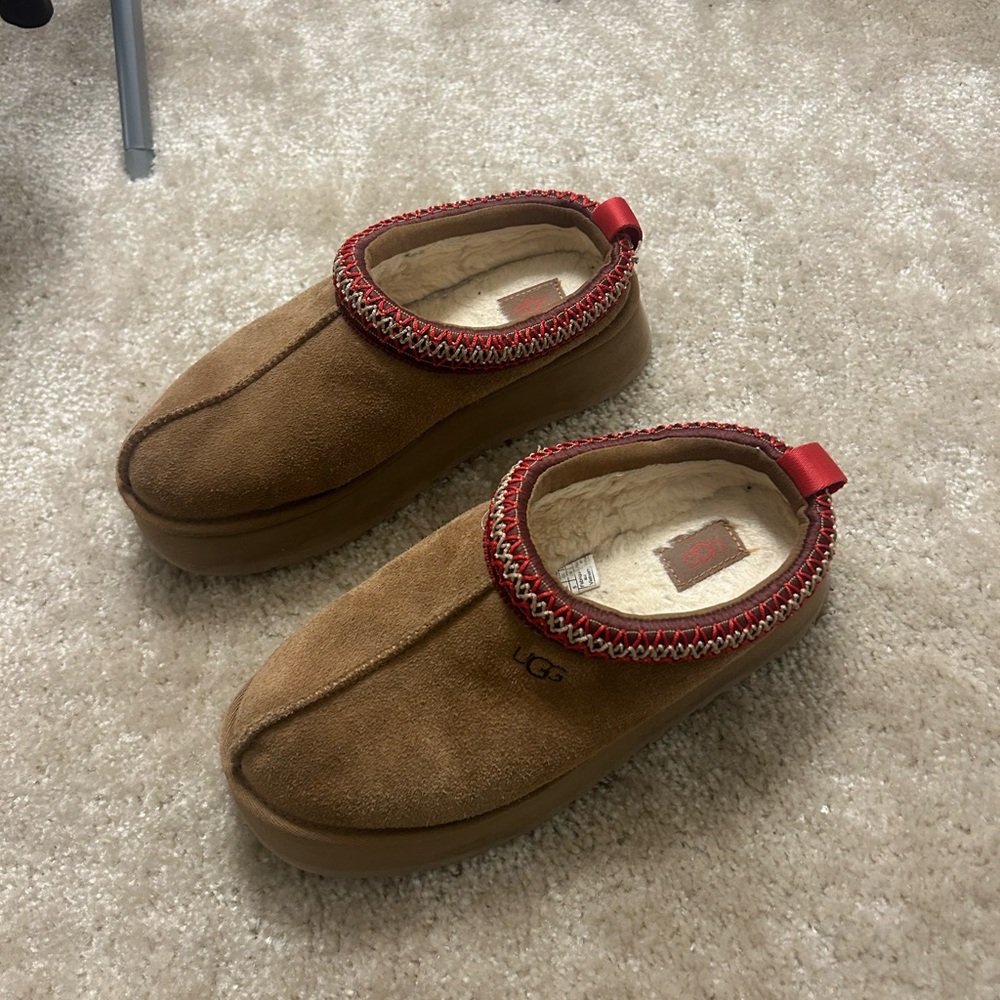 UGG Tazz II Tan Platform Suede Slippers with Red Accent